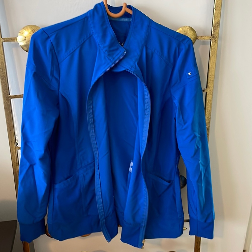 Scrub jacket size medium